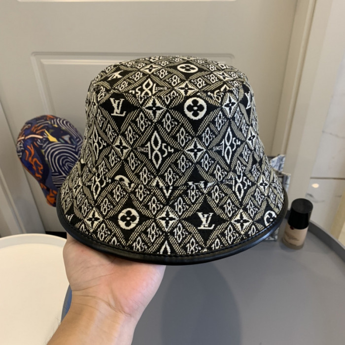 l1vv hat