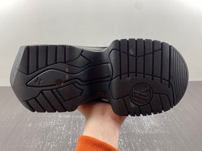 l1vv archlight sneaker