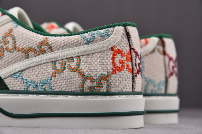 gu low top sneaker