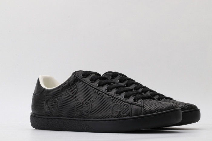 gu low top sneaker