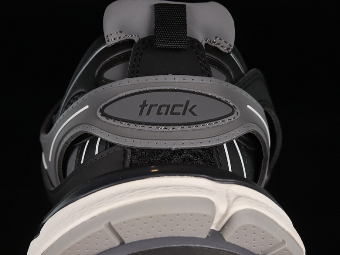 BALEN TRACK TRAINER 542023 W2ND3 2201