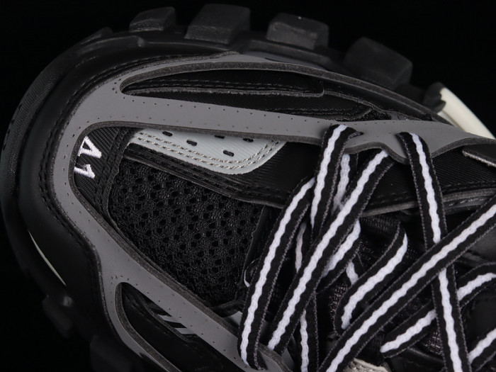 BALEN TRACK TRAINER 542023 W2ND3 2201