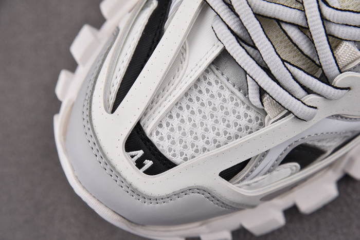 BALEN TRACK TRAINER 542023 W3AD3 9812