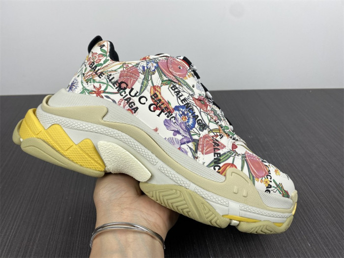 gu x balen the hacker project triple s flora print (w) 677195 ul110 8461