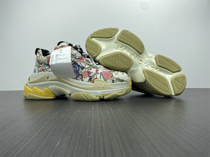 gu x balen the hacker project triple s flora print (w) 677195 ul110 8461