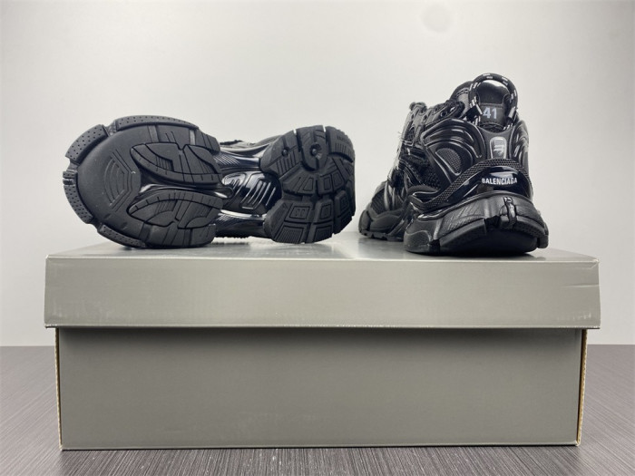 balen track runner monocolor kith black - 677403 w3ra9 1000