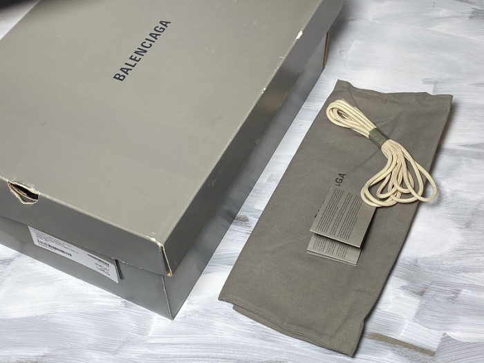 Balen Runner Sneakers Gold White 570391 W2GN7 2008