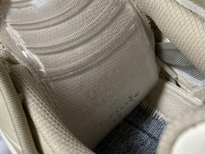 Balen Runner Sneakers Gold White 570391 W2GN7 2008