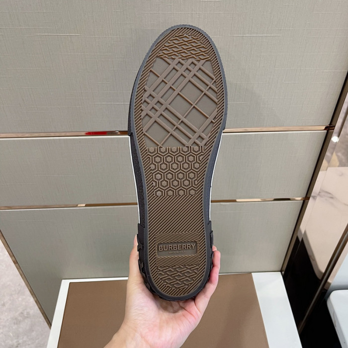 bur*berry sneakers