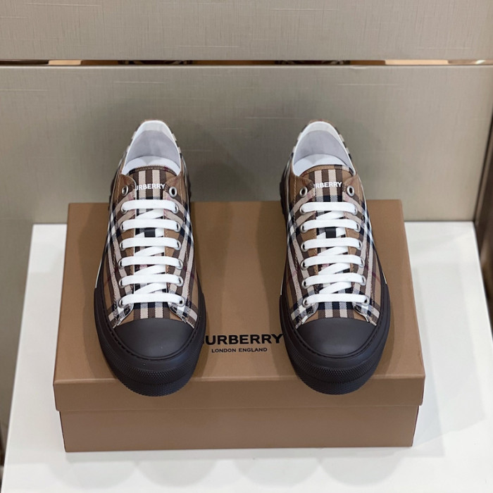 bur*berry sneakers
