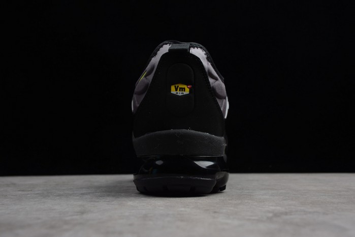nike air vapormax plus black volt 924453-009