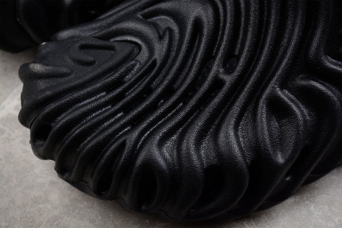 Cr*0*s x salehe bembury black