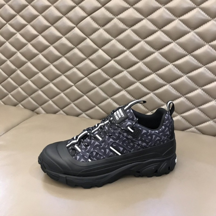 bur*berry sneakers