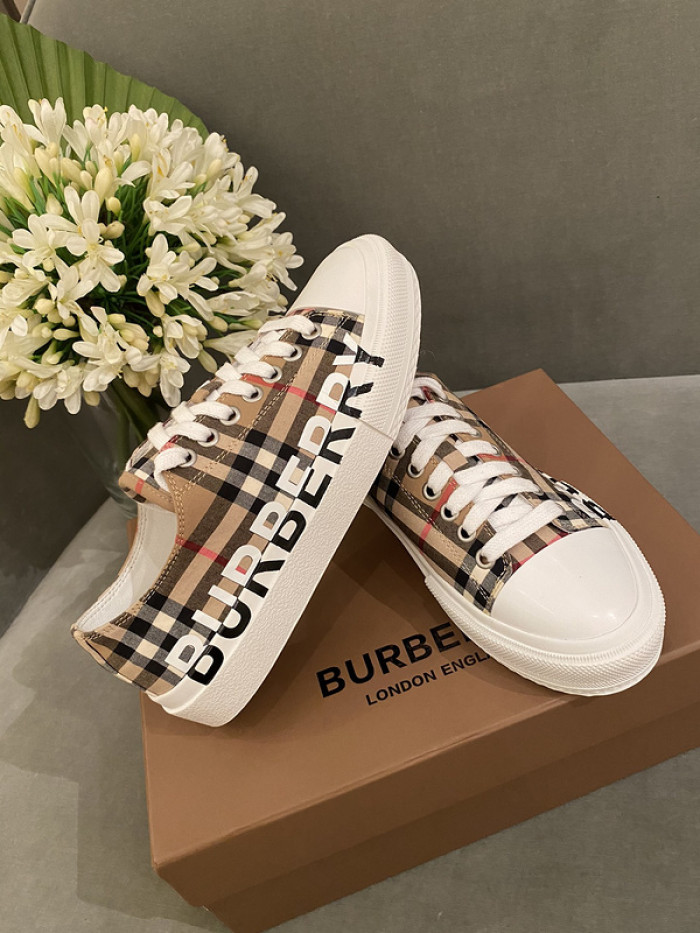 bur*berry sneakers