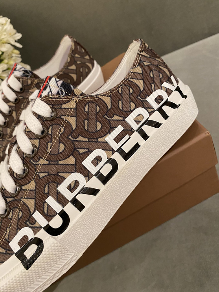 bur*berry sneakers