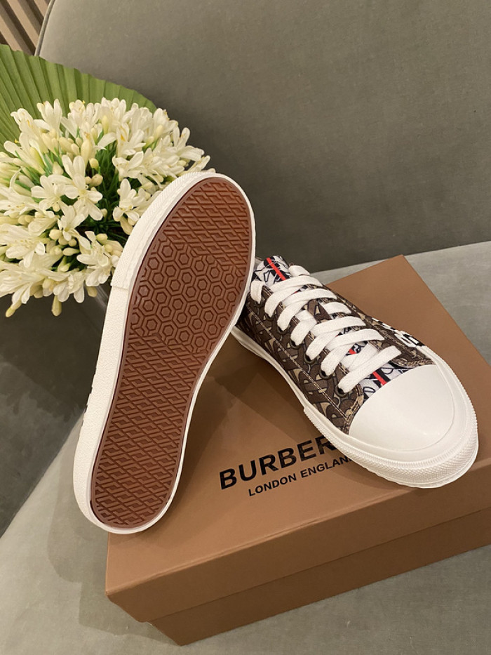 bur*berry sneakers