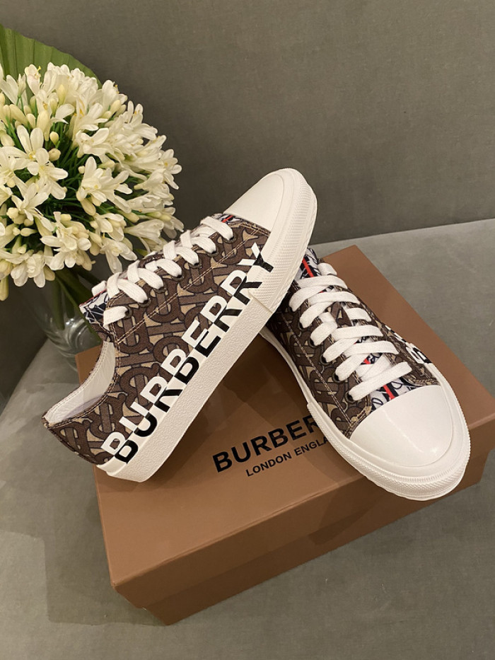 bur*berry sneakers