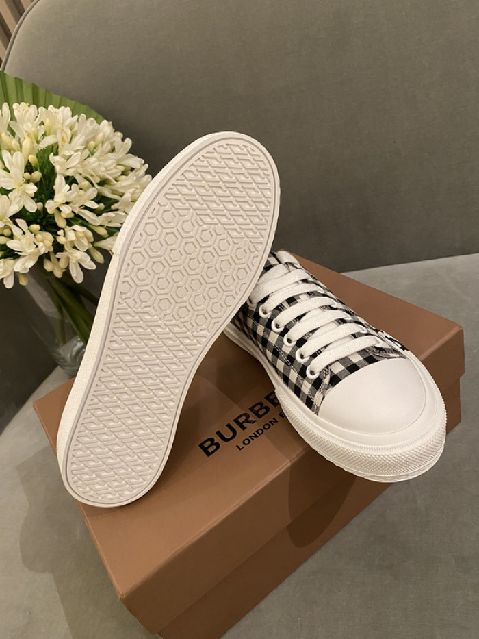 bur*berry sneakers