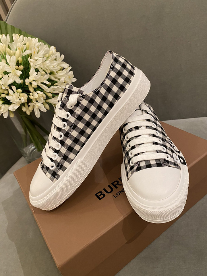 bur*berry sneakers
