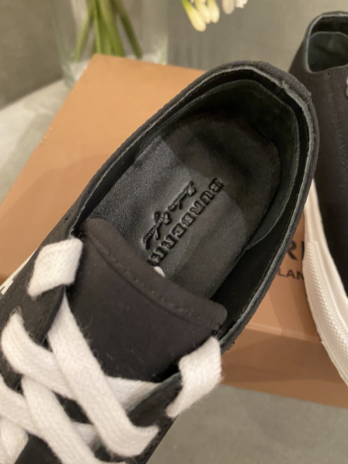 bur*berry sneakers