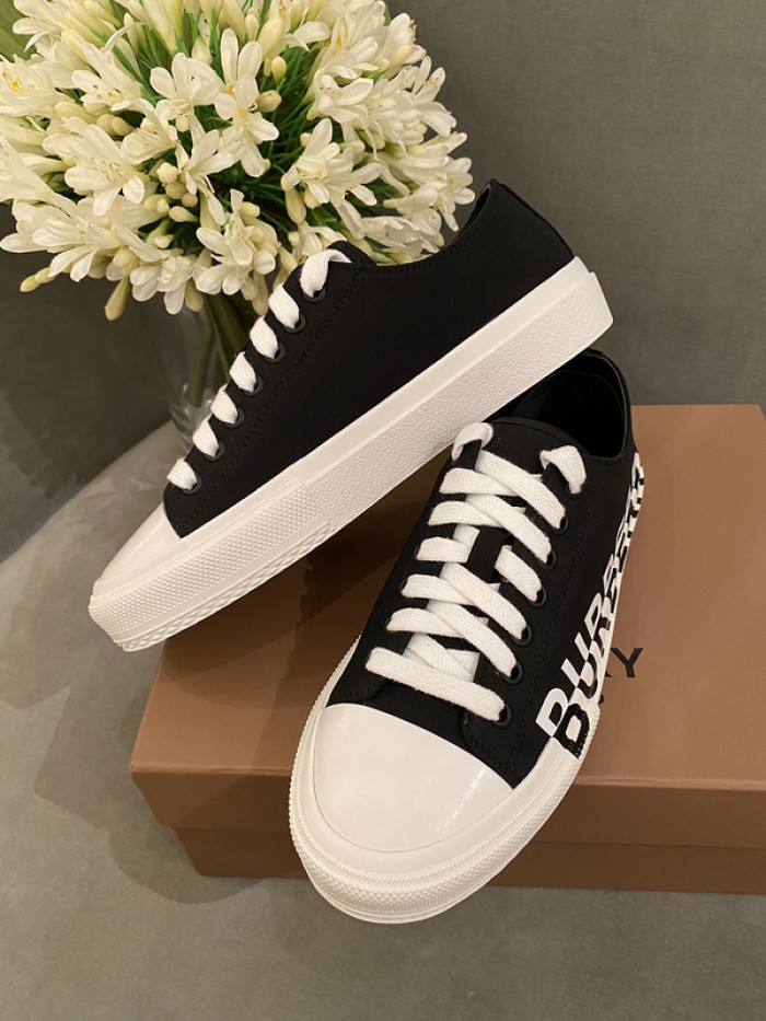 bur*berry sneakers
