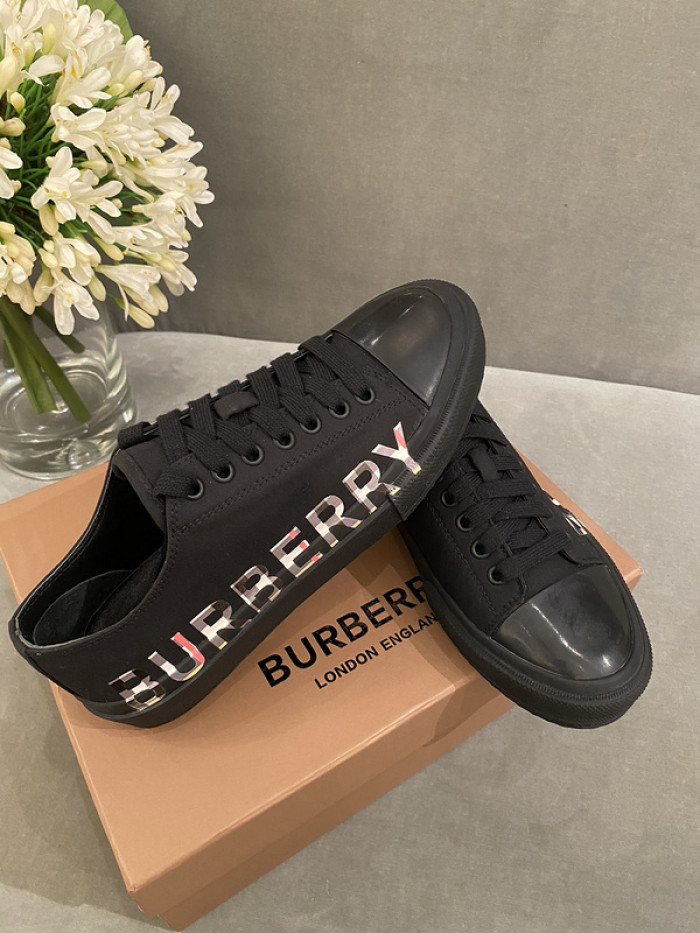bur*berry sneakers