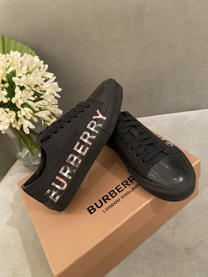bur*berry sneakers