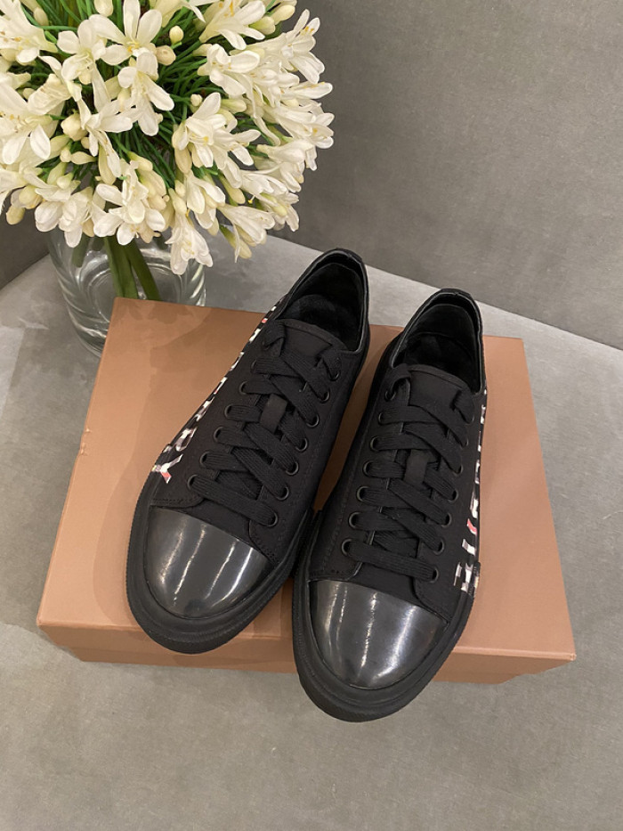 bur*berry sneakers