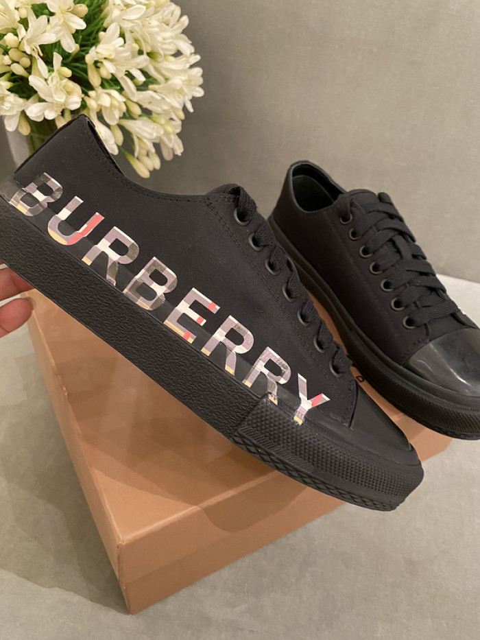 bur*berry sneakers