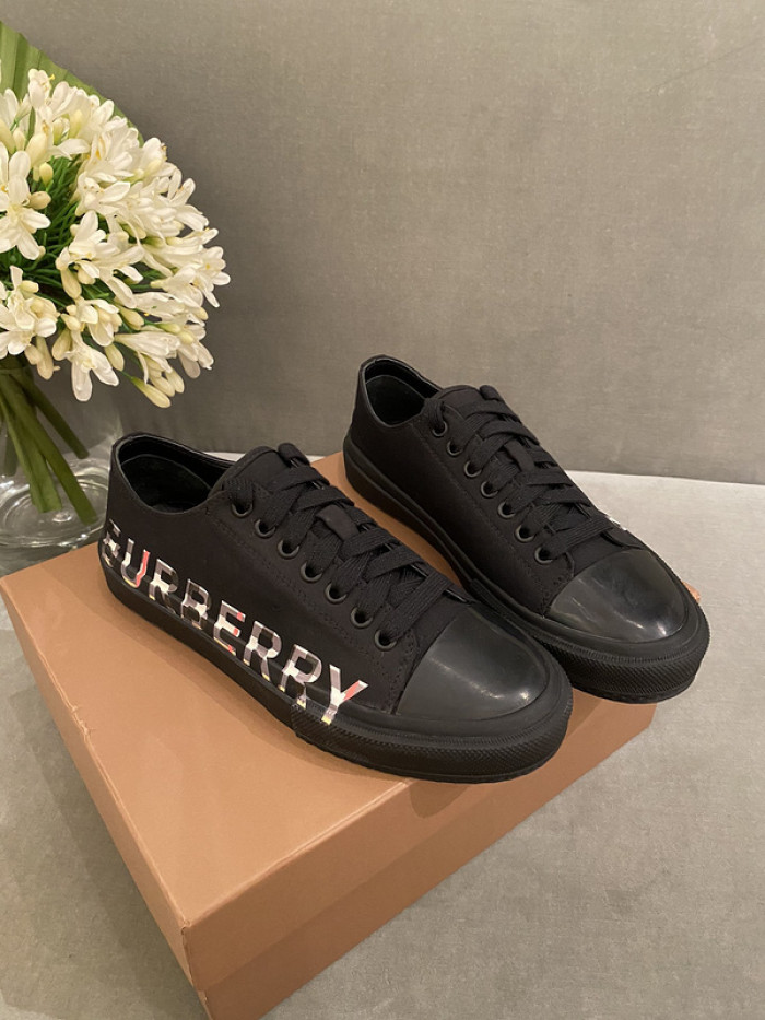 bur*berry sneakers