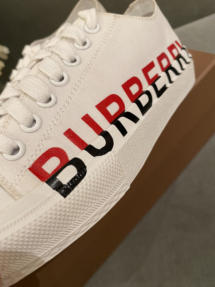 bur*berry sneakers