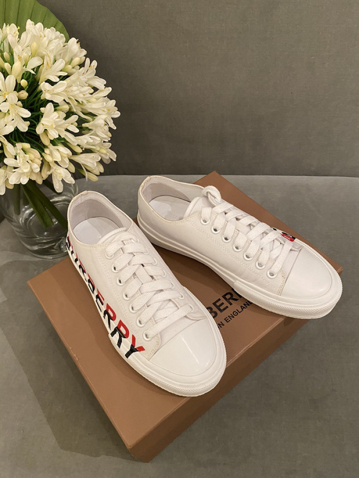 bur*berry sneakers