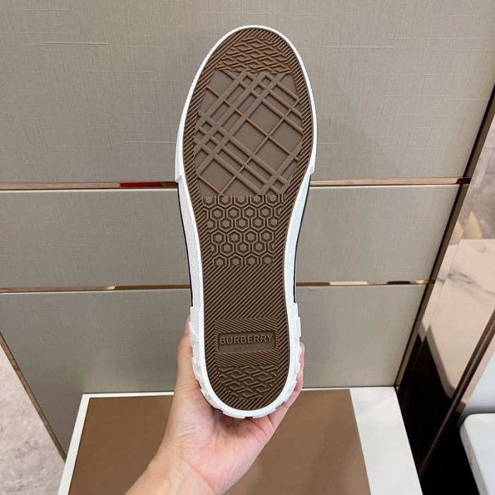 bur*berry sneakers