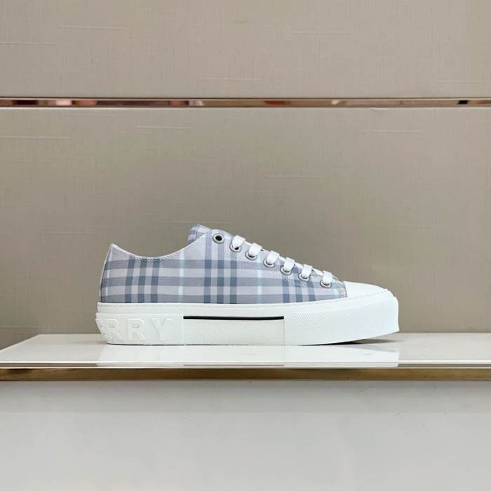 bur*berry sneakers