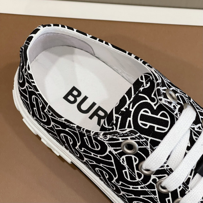 bur*berry sneakers