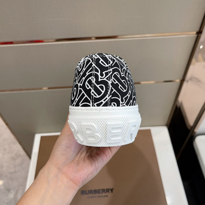 bur*berry sneakers