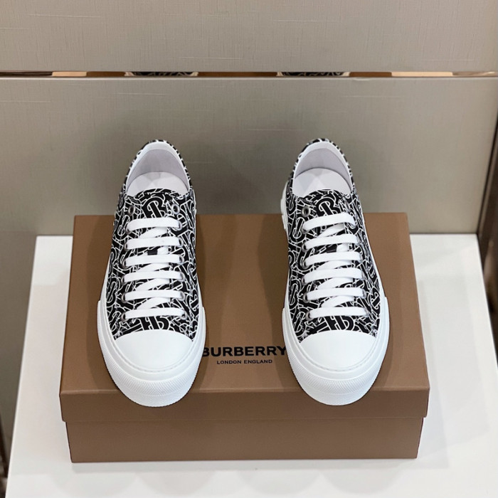 bur*berry sneakers