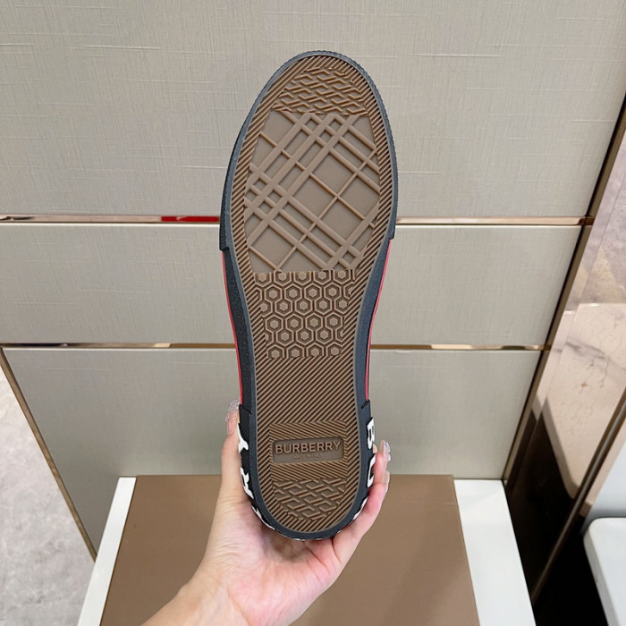 bur*berry sneakers