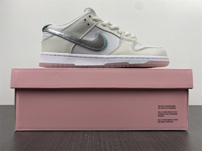 nike sb dunk low Di*m*nd s*pply co white Di*m*nd bv1310-100