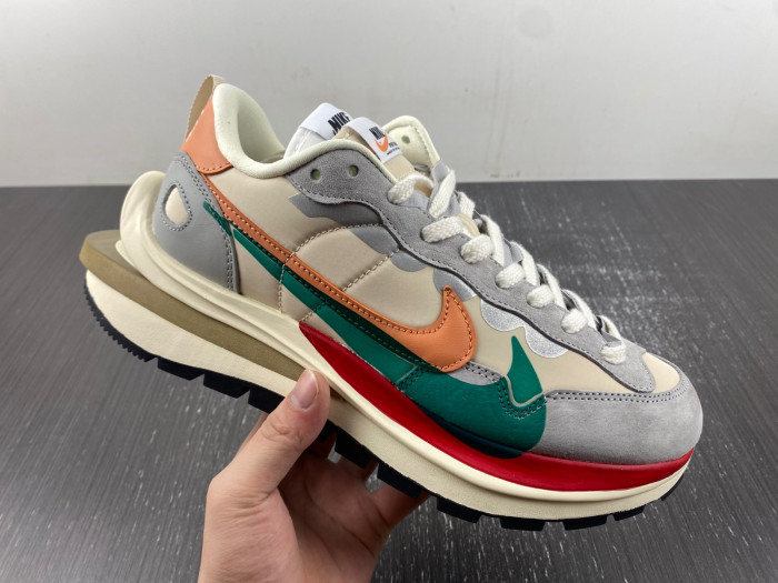 nike sacai x vaporwaffle “tour yellow ” dd1875-107