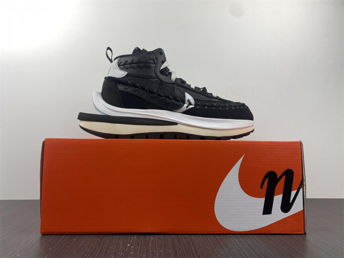 nike vaporwaffle sacai jean paul gaultier black white dh9186-001