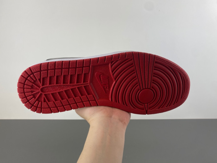 Travis Scott x Air Jordan 1 Low OG "Chicago"