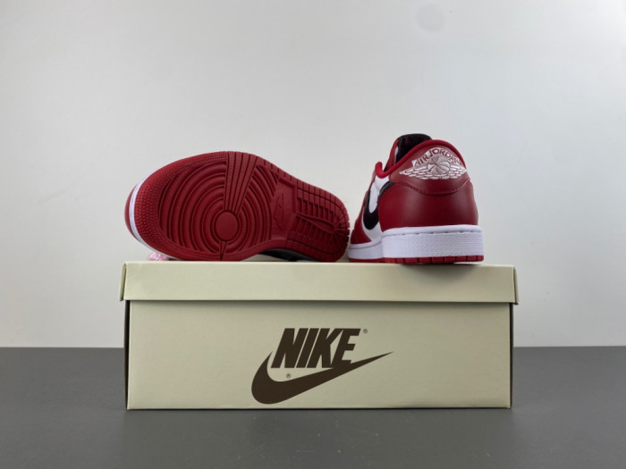 Travis Scott x Air Jordan 1 Low OG "Chicago"