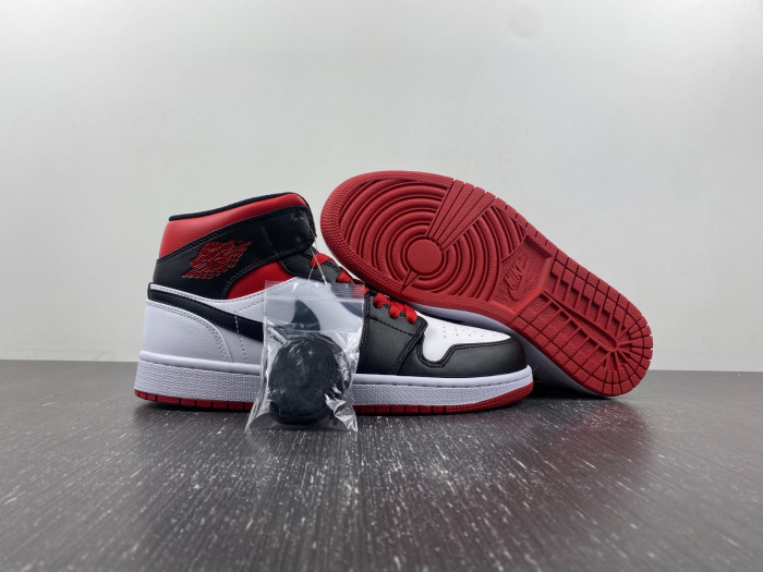air jordan 1 mid gym red black toe dq8426-106