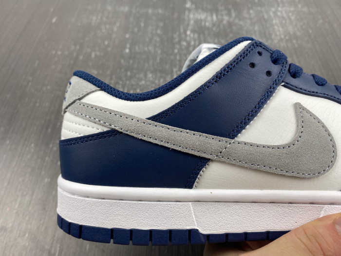 nike dunk low summit white midnight navy fd9749-400