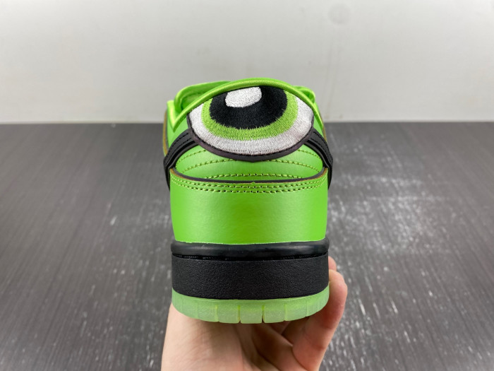 the powerpuff girls x nike sb dunk low fz8319-300.