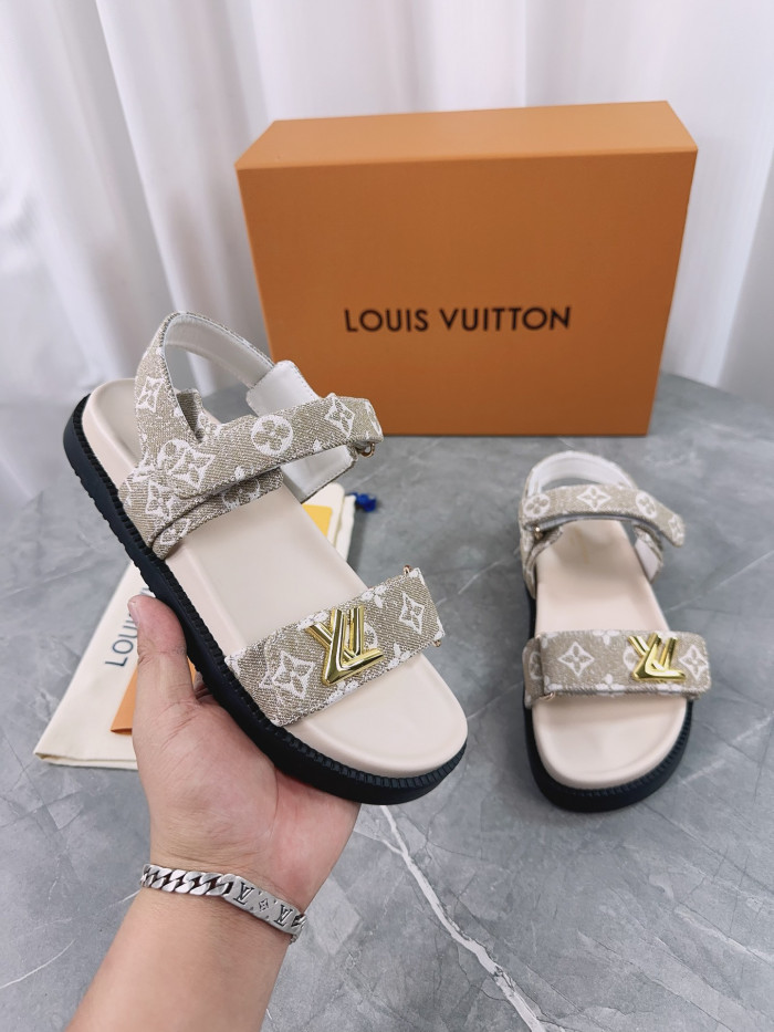 L1VV Flat Sandals