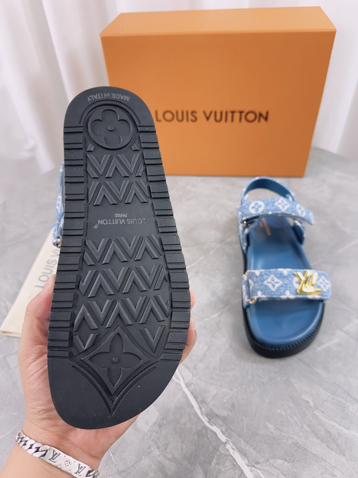 L1VV Flat Sandals
