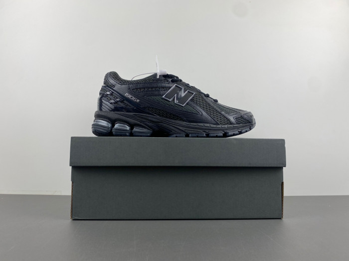 New Balance 1906R Low Black Metallic Silver M1906RJB