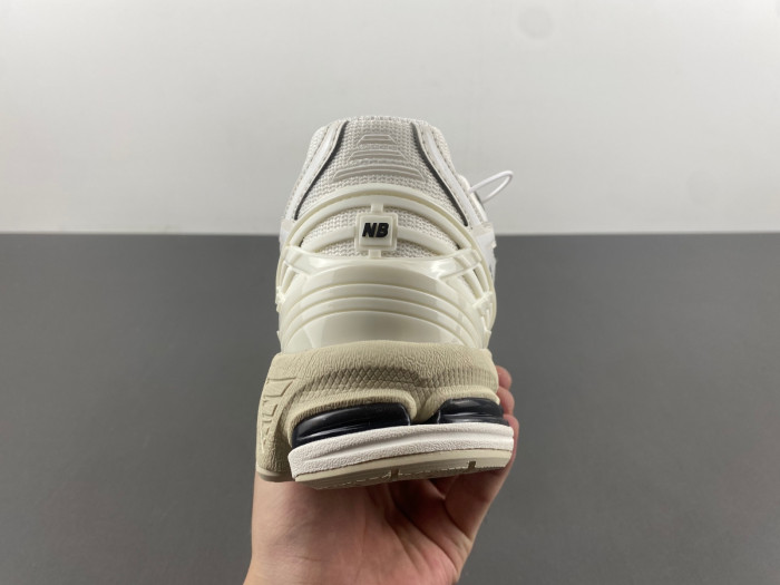 New Balance 1906R White / Black M1906RWW